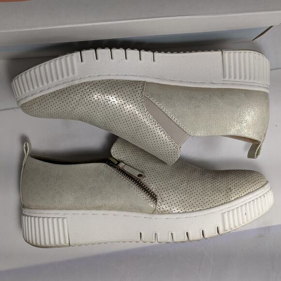 Naturalizer SOUL Turner Slip On Sneaker soft gold faux leather - Picture 4 of 8